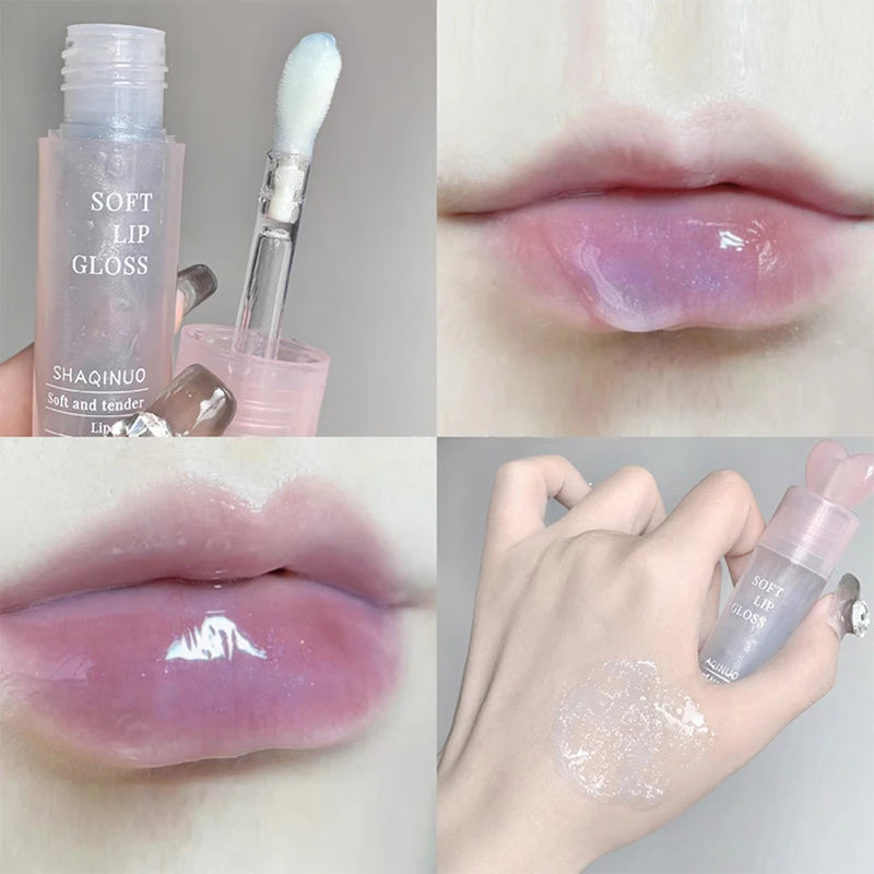 Lightweight and plump lip balm with a glossy mirror finish. The glass lips are moisturized and moisturized with lip oil