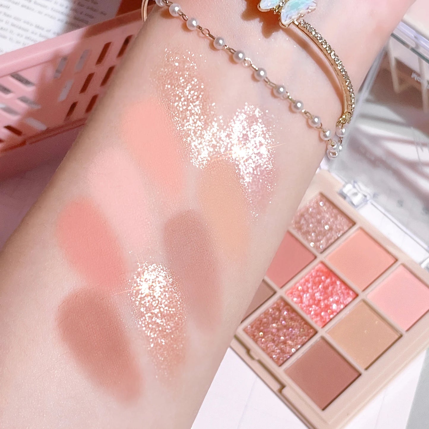 Nine-color eye shadow plate Matte pearl light flash hot color daily suitable for novices Multi-function eye shadow plate