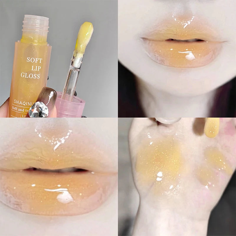 Lightweight and plump lip balm with a glossy mirror finish. The glass lips are moisturized and moisturized with lip oil