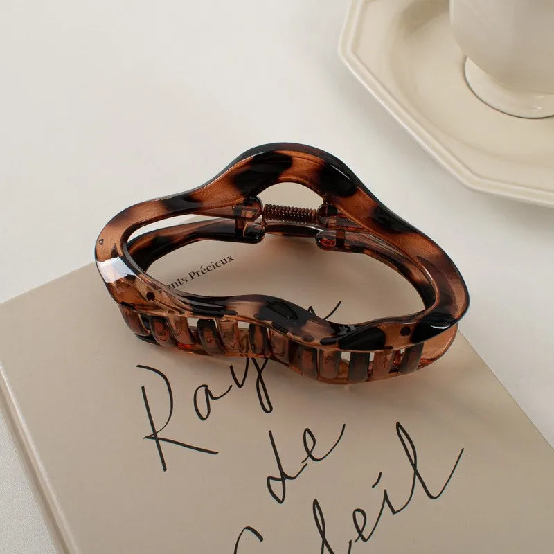 Irregular Hollow Out Hair Claws Clips Women Girls Tortoiseshell Large Crab Hair Clamps Barrettes Clips Hair Accessories Fashion