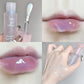 Lightweight and plump lip balm with a glossy mirror finish. The glass lips are moisturized and moisturized with lip oil