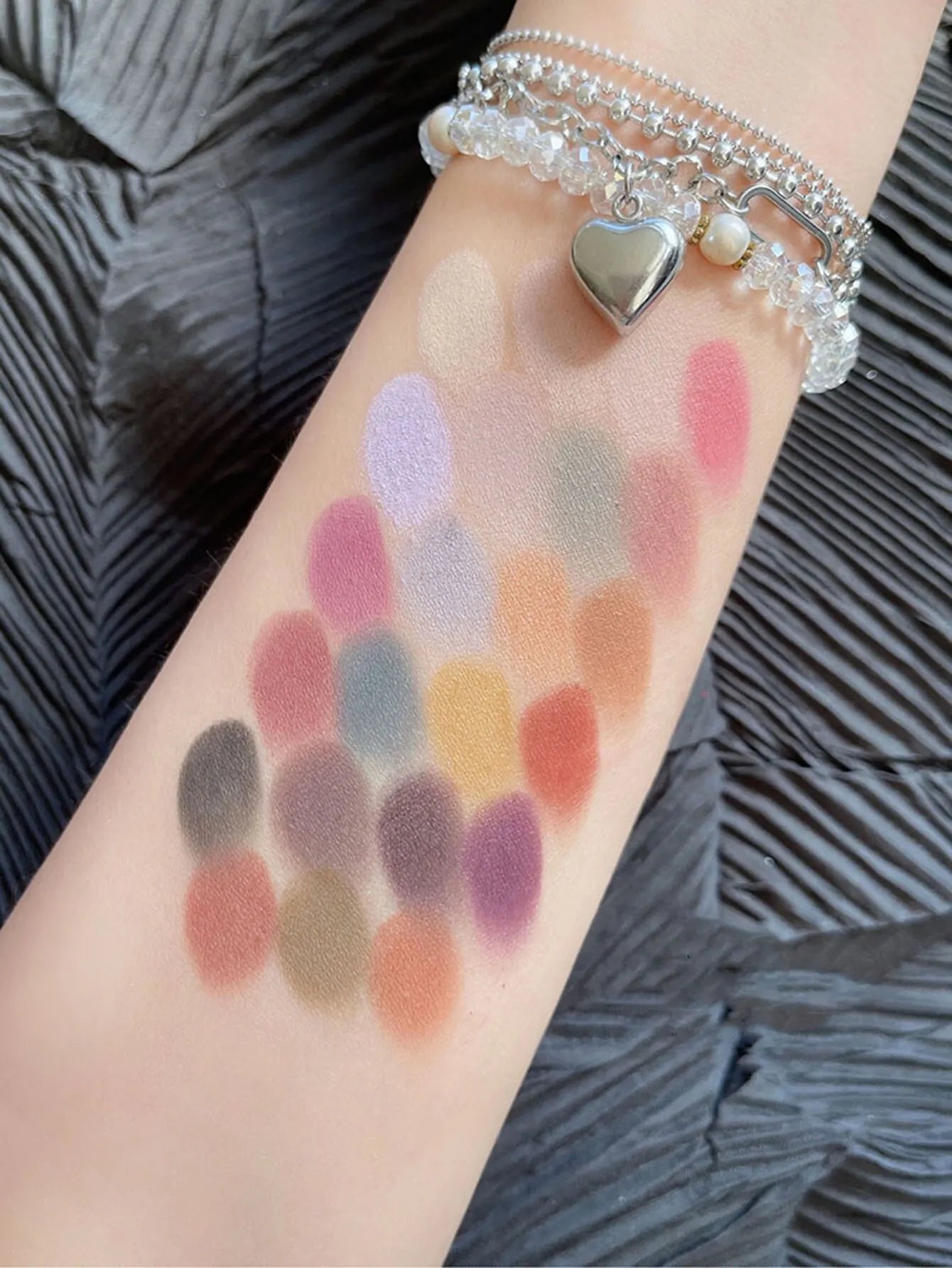 DIKALU 40 Color Eyeshadow Palette Utopia Queen Earth Pearl Matte Glossy Multi-Color Palette