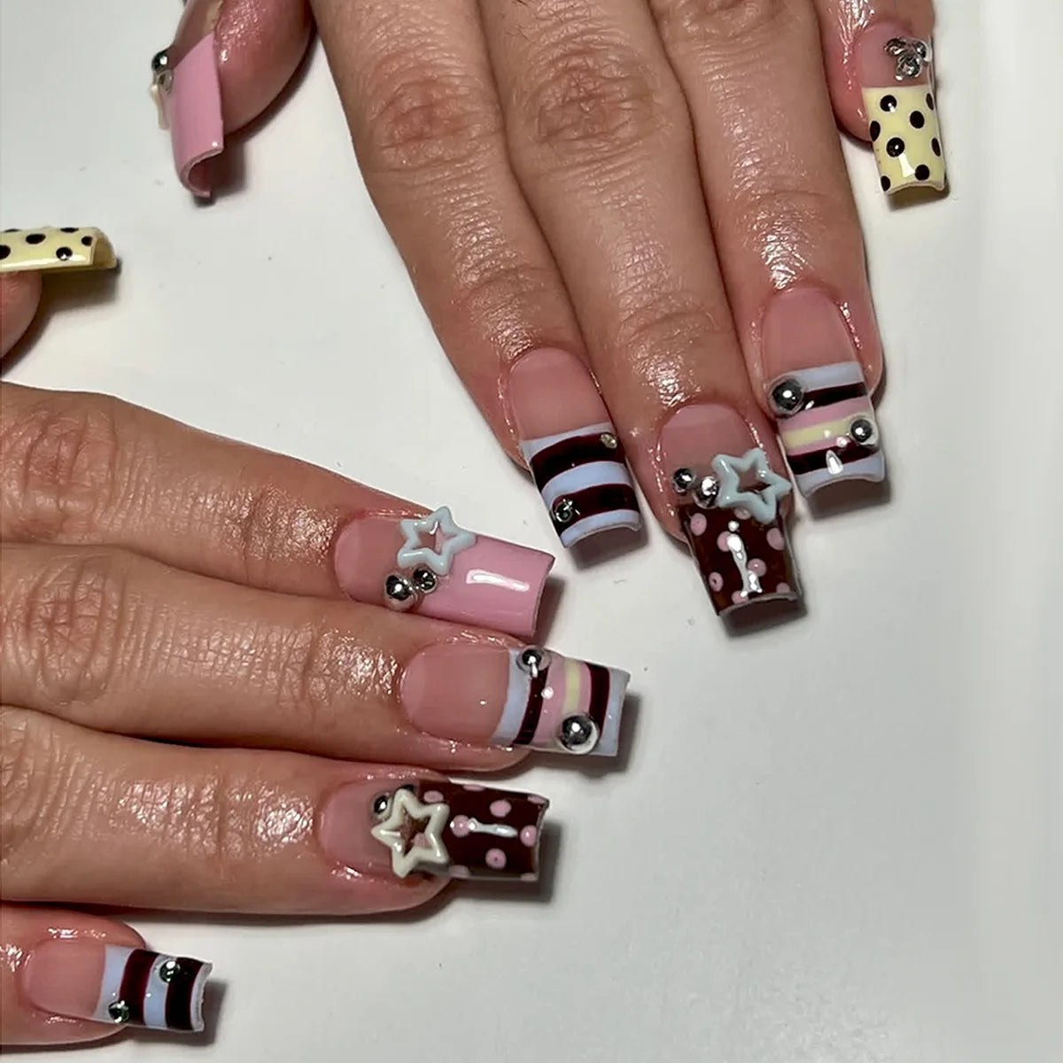 24pcs Y2K Sweet Stars Press On Nails Blue Brown Stripes French Style False Nails Wave Point Designs Autumn Vintage Fake Nail