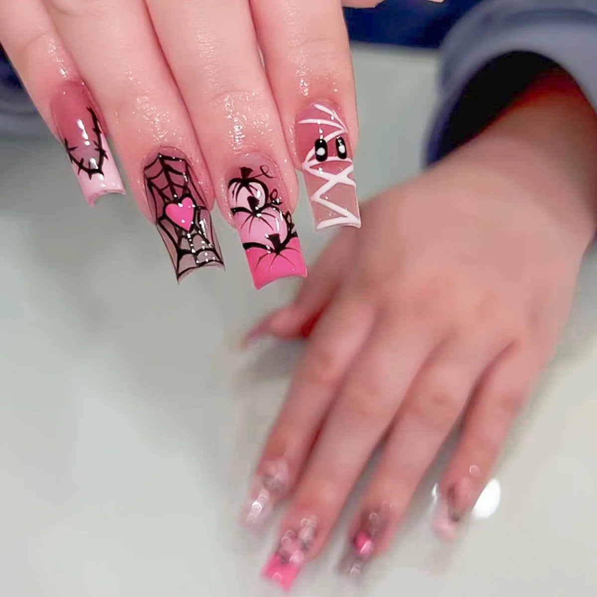 24pcs Glitter Pink Sequins Fake Nails 2025 Halloween Scary Skull Love Print False Nails Wearable European Ballet Press on Nails