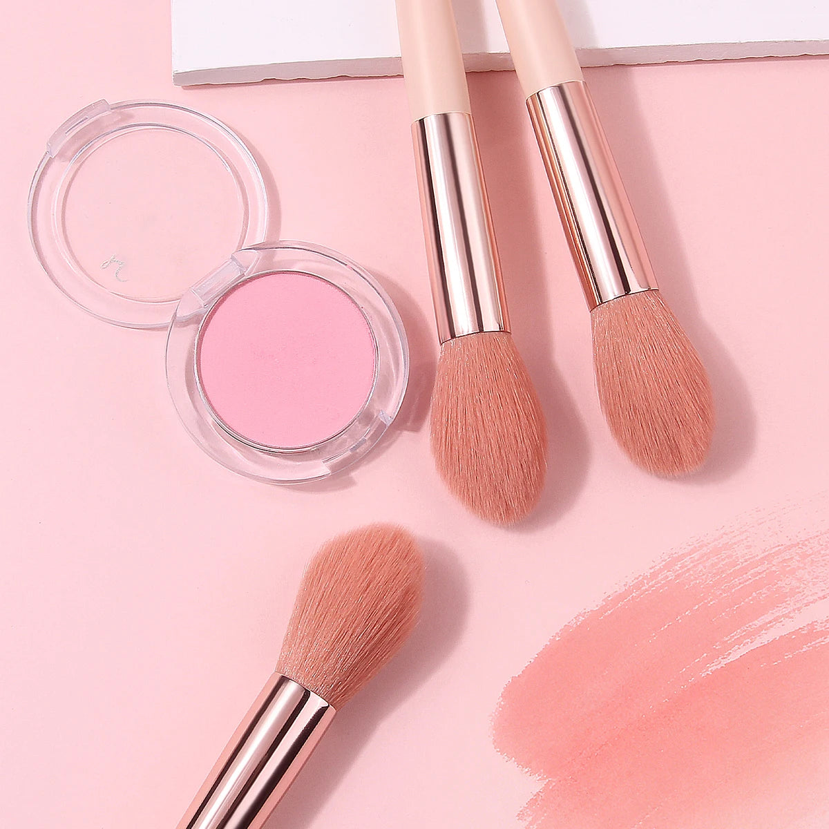 3 pieces of soft fiber makeup brushes: blush brush, powder brush, contour brush and contouring brush, all for makeup application
