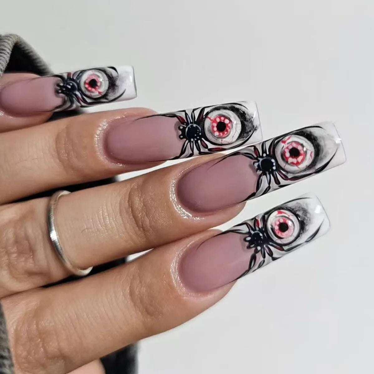 24pcs Sliver Spider Design Fake Nail Halloween Gothic Punk False Nail Tips Wearable European Heavy Metal Almond Press on Nails