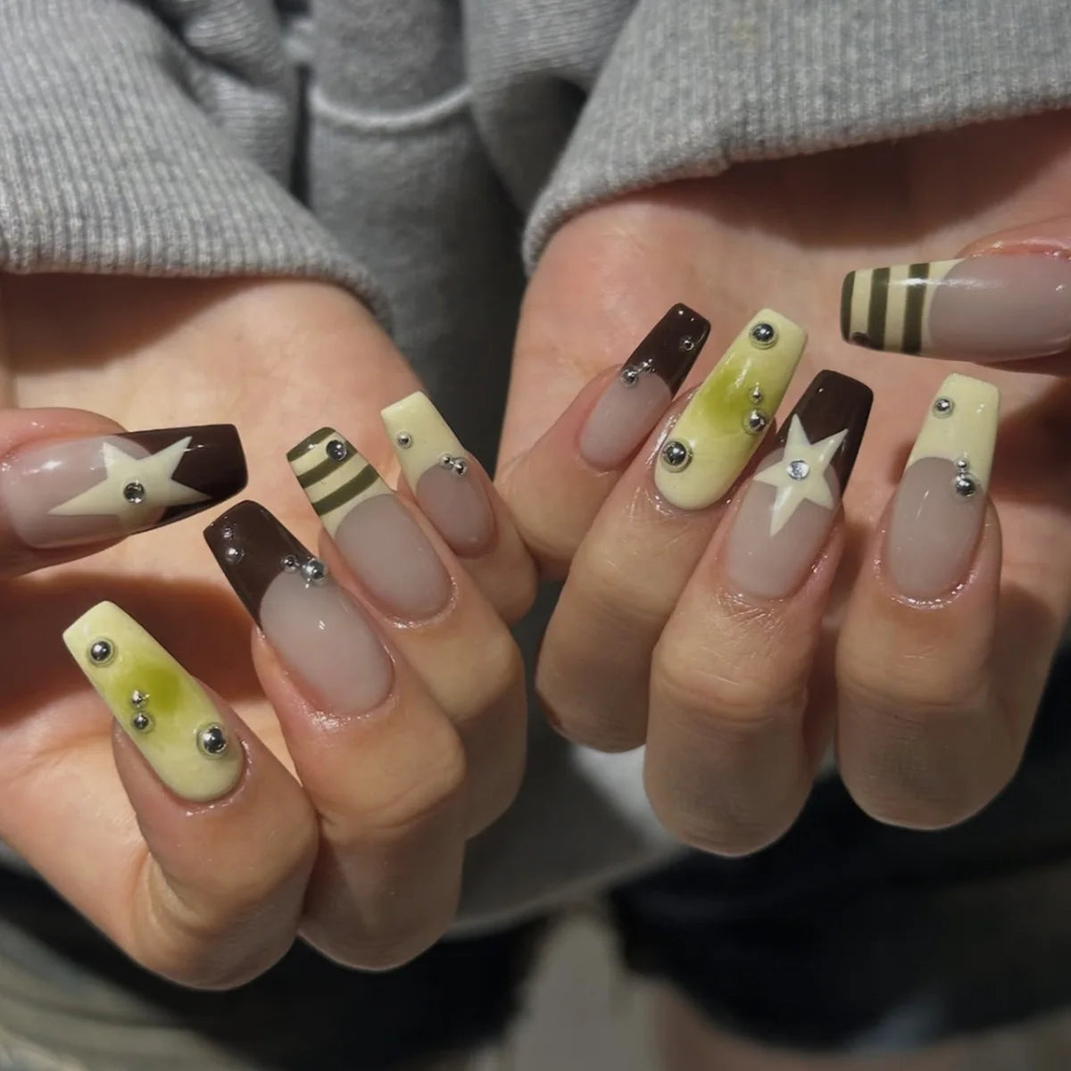 24pcs Y2K Sweet Stars Press On Nails Blue Brown Stripes French Style False Nails Wave Point Designs Autumn Vintage Fake Nail