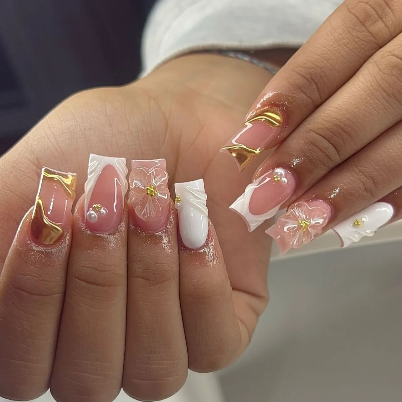 24pcs Short Square Press on Nails Jade Flower Sparkling Powder Designs Fake Nails with Glue Green Gradient Full Cover Nail Tips