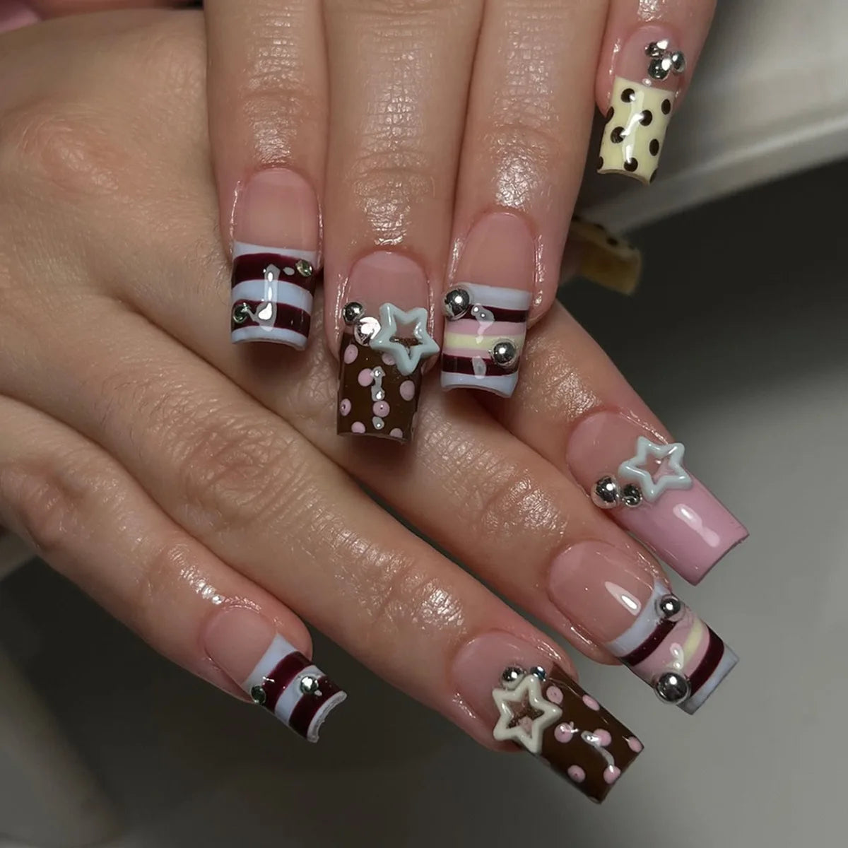 24pcs Y2K Sweet Stars Press On Nails Blue Brown Stripes French Style False Nails Wave Point Designs Autumn Vintage Fake Nail